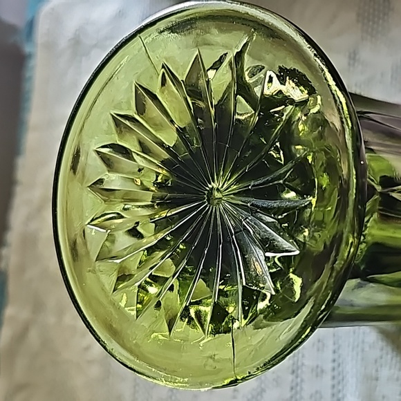 Vintage Avocado Green Footed Glass Vase - Picture 5 of 7